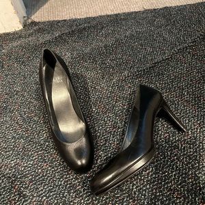 Stuart Weitzman, black pumps